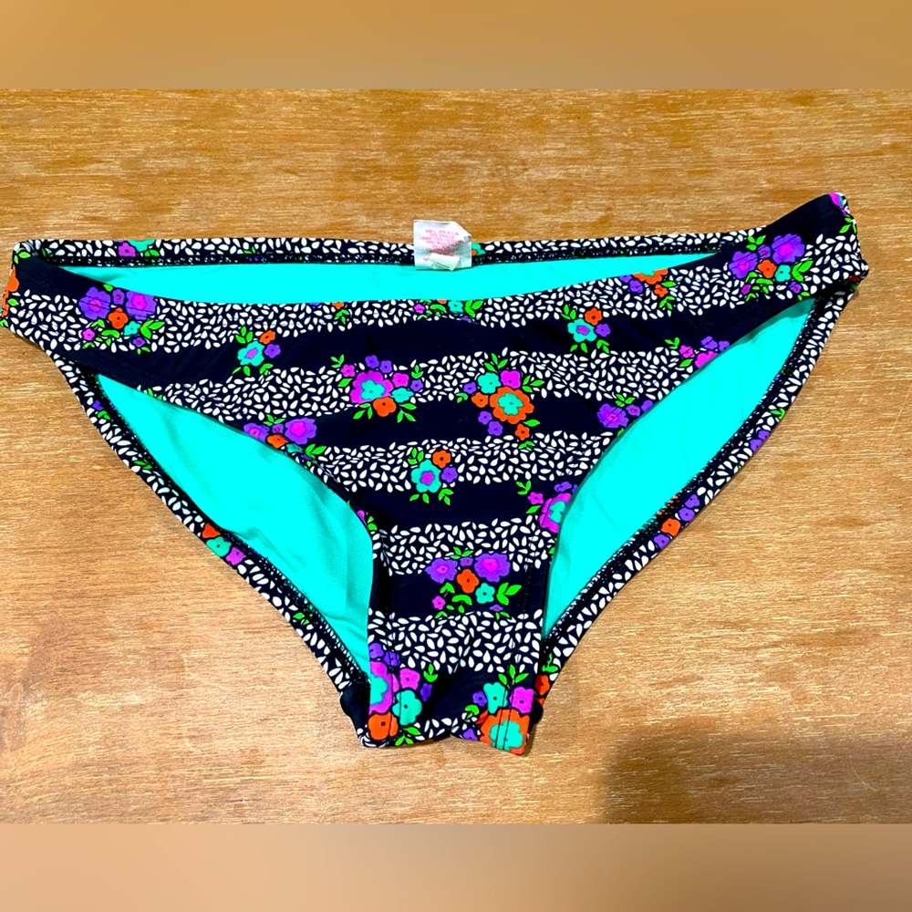 Xhiliration swim bottoms in ditzy floral print - size medium